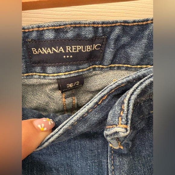 Banana Republic logo cuff crop Jean mid wash denim capri size 26 - Picture 4 of 10